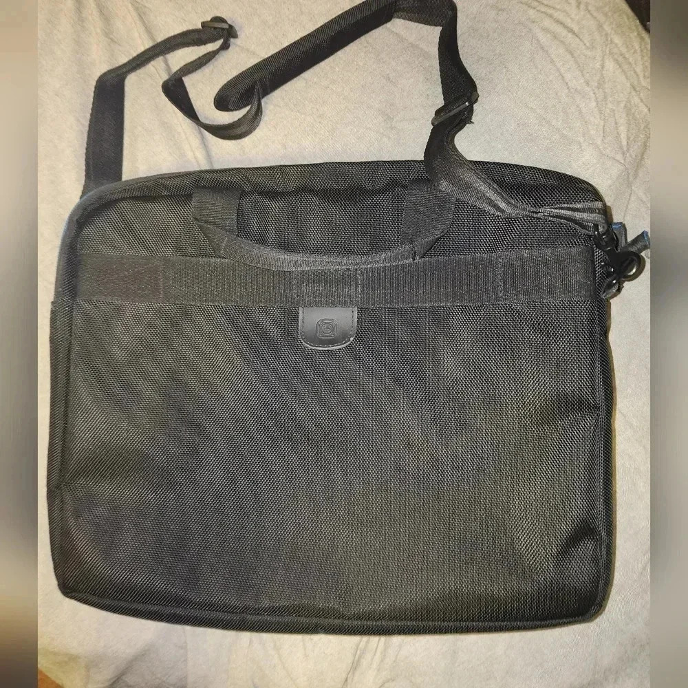 Wenger JETT Carrying Case for 14.1" Notebook - Black, Blue Swiss Gear - Picture 3 of 7
